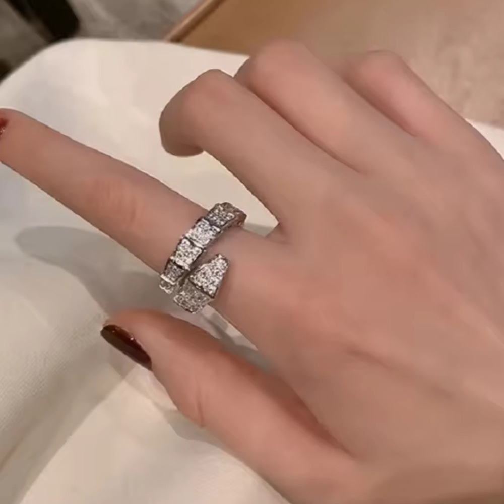 Serpenti Ring in White Gold - Picture 5 of 6